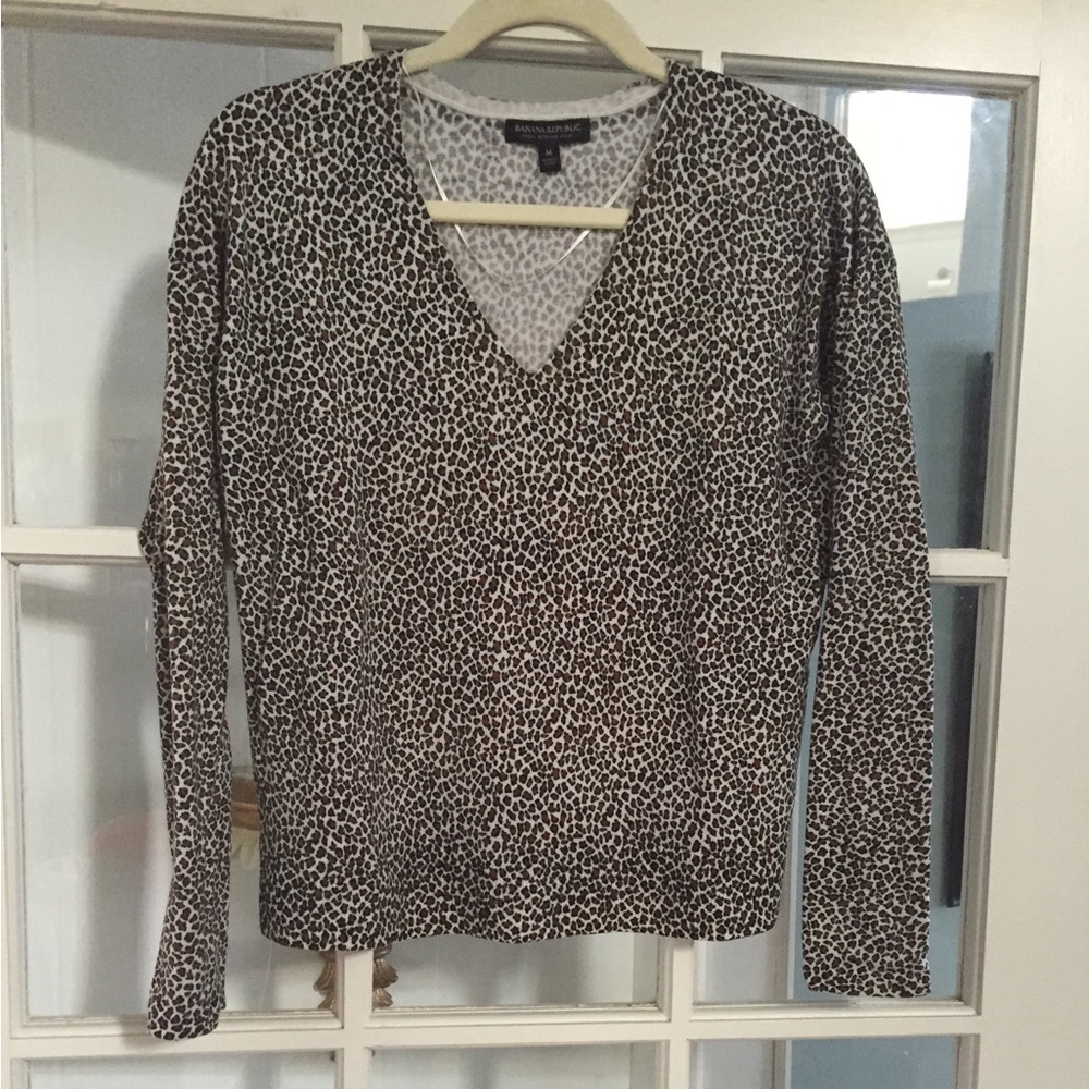 Banana Republuc animal print v neck sweater med